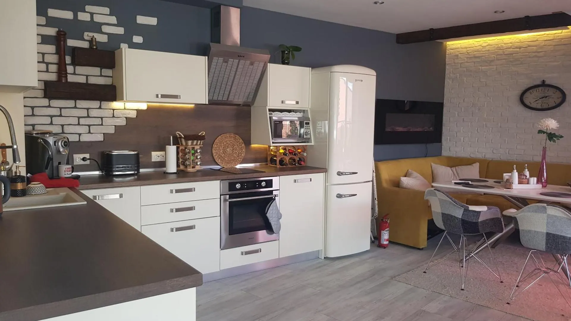Синьо Лято Burgas Apartment