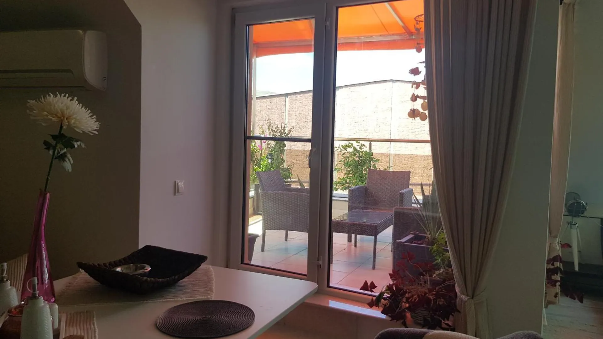 Синьо Лято Burgas Apartment